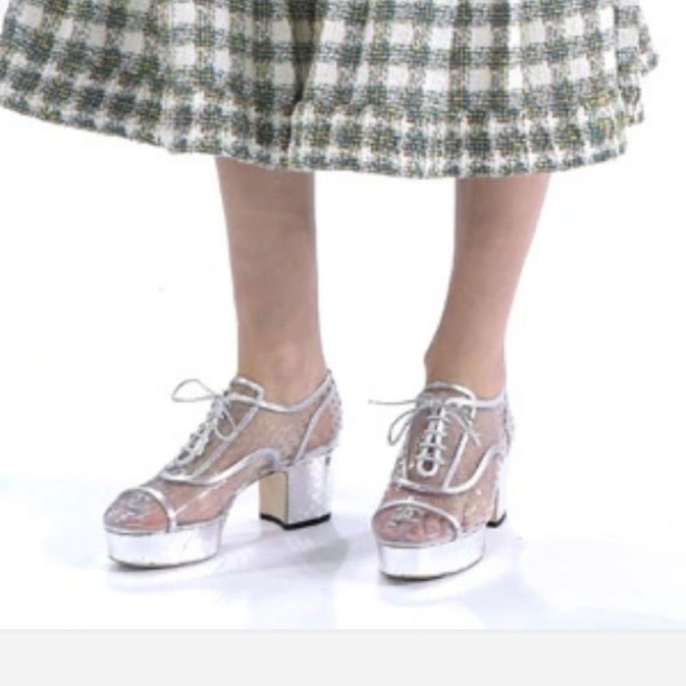 Chanel silver lace up shoes - Picture 2 of 13